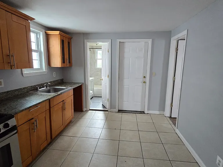 122 Marshall St #2A — Photo 3