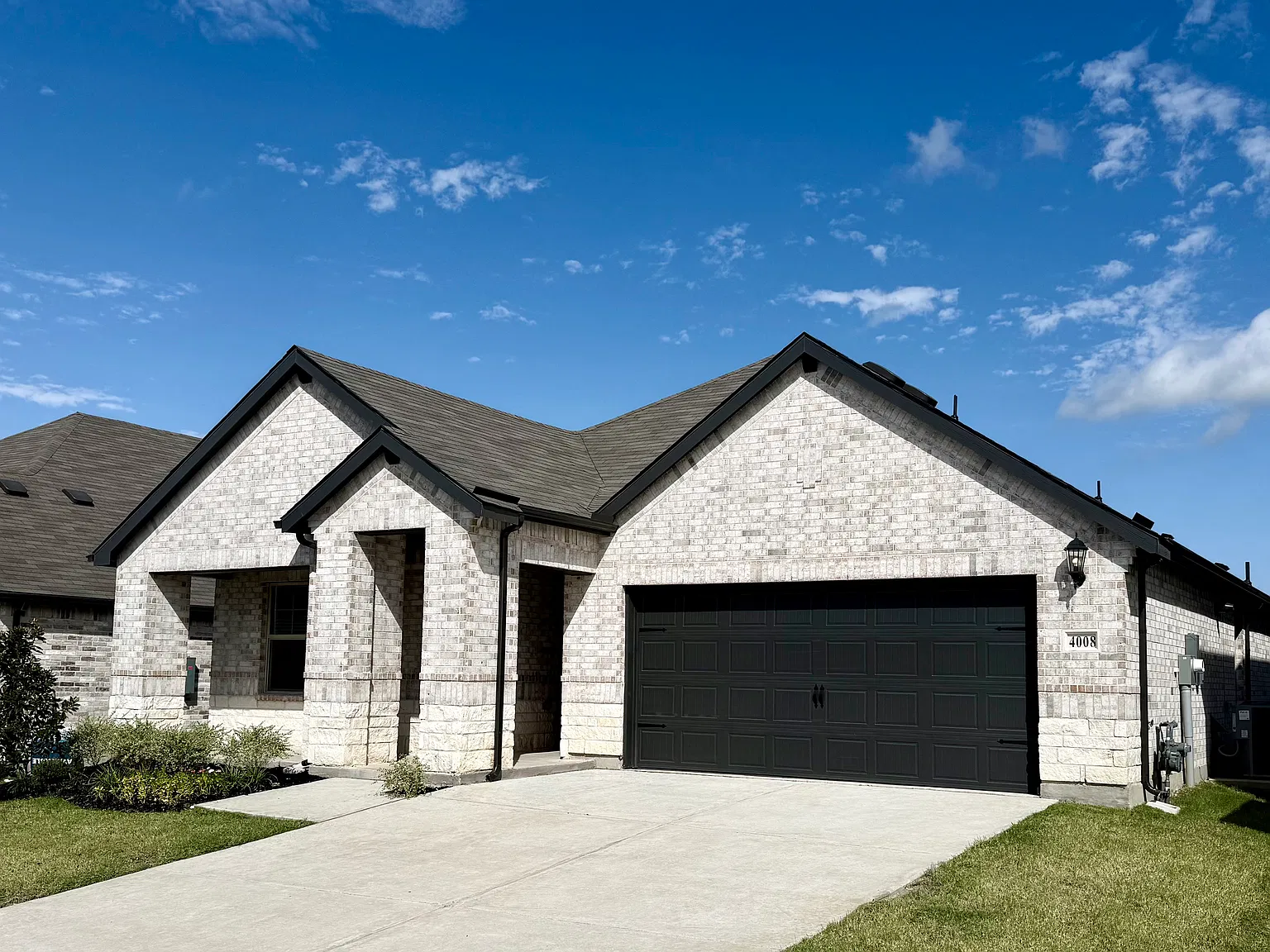 4 bed, 2057 sqft, $2,100 — Photo 1