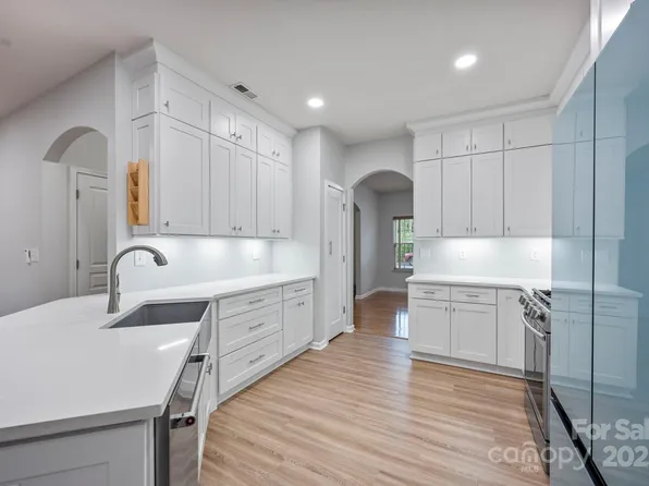 8731 Westwind Point Dr, Cornelius, NC 28031