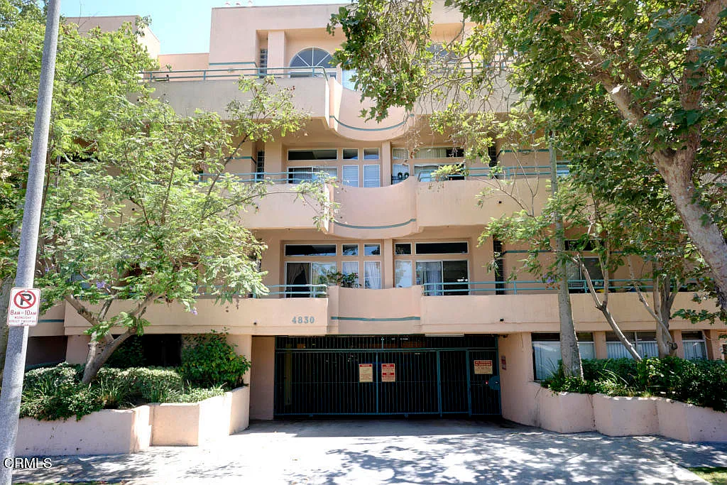 Building Photo - 4830 Elmwood Ave #206