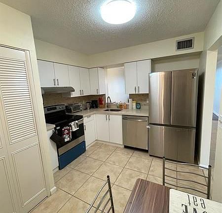 3rd image of 14723 Cumberland Dr APT 208