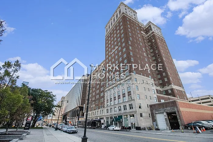 525 W Lafayette Blvd #15B