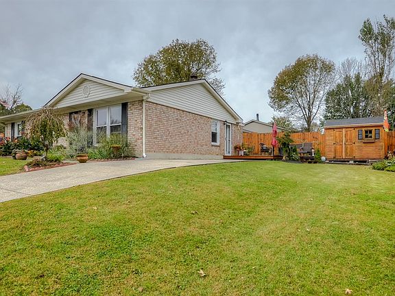 4th image of 3229 Mirror Lake Dr