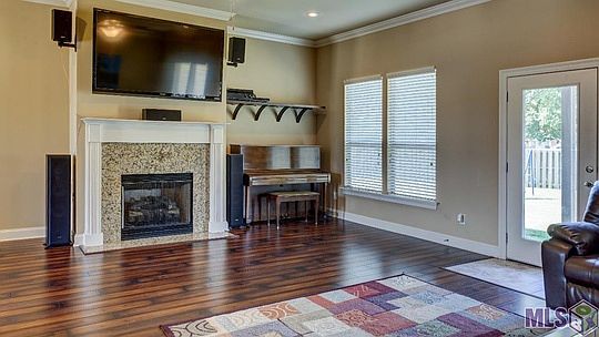 4th image of 18665 Lake Harbor Ln