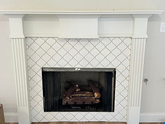 5th image of 888 Hazelwood Dr