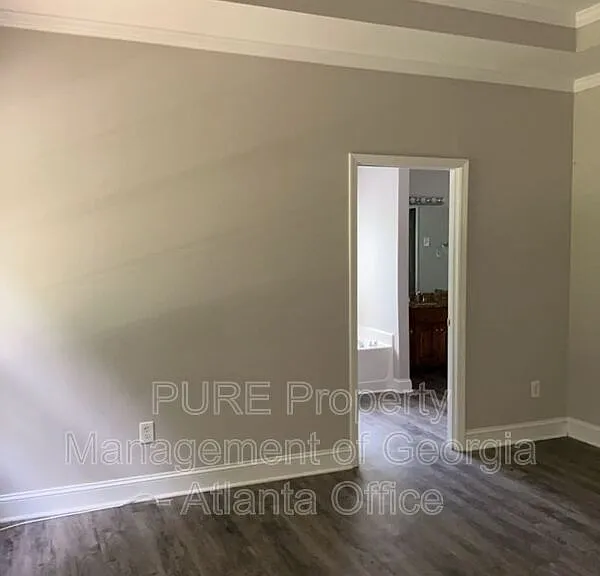 27 N Hampton Dr — Photo 17