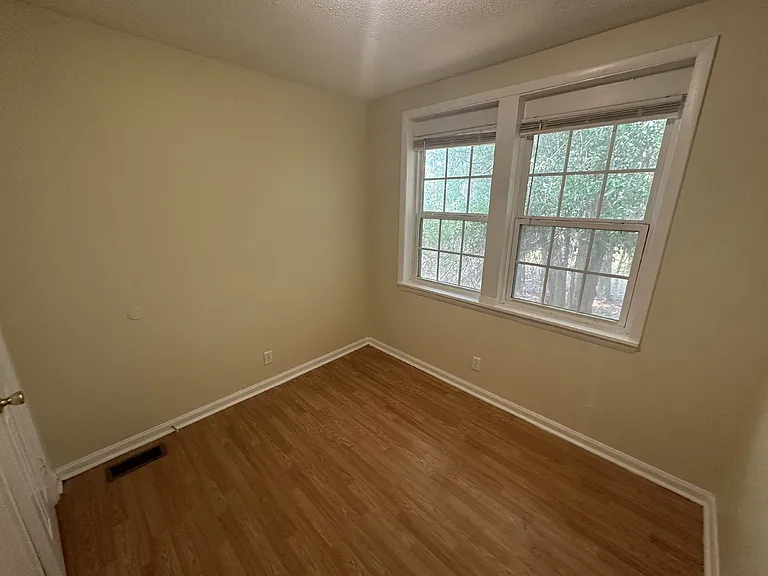 292 Pleasant St — Photo 5