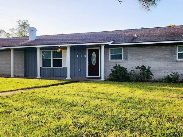 118 Lazy Ln, Lake Jackson, TX 77566