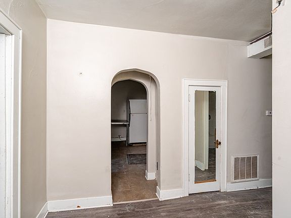 3rd image of 2022 College St #1/2