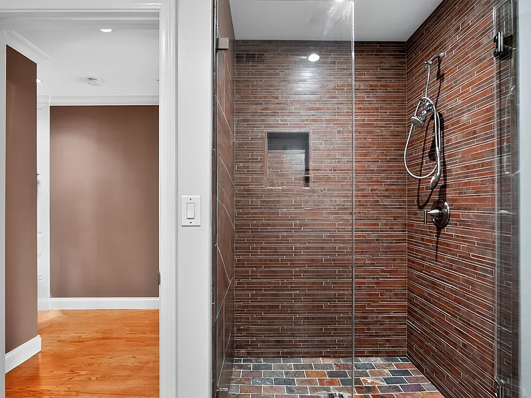 7742 Dunbarton Ave — Photo 15