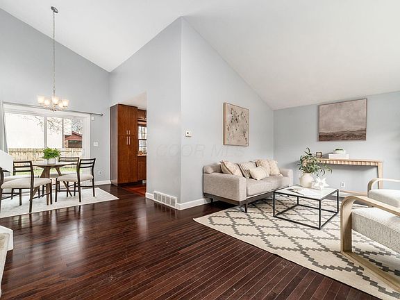 5th image of 7121 Medallion Ct