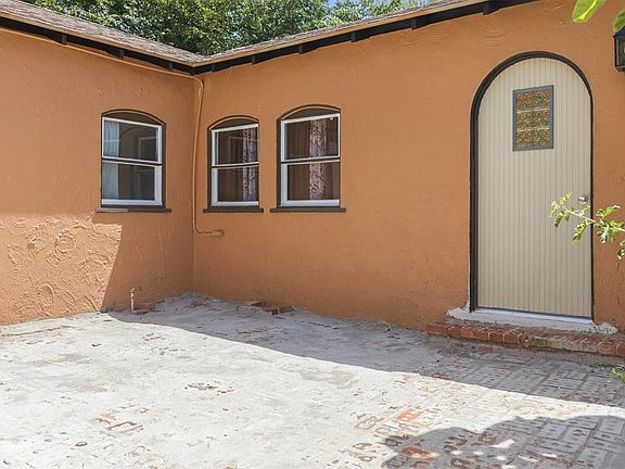 4th image of 202 Sycamore St