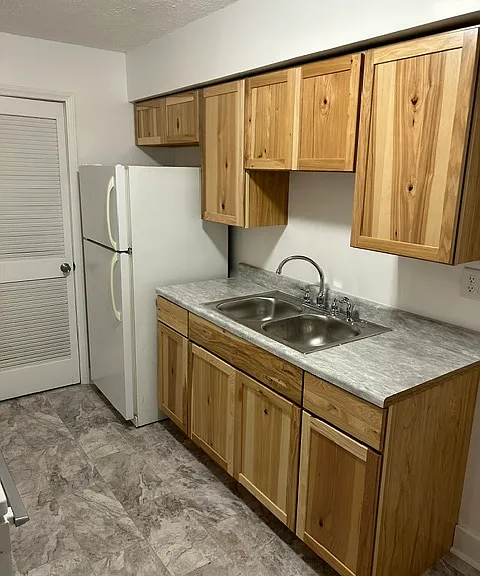 318 N Miles St #C — Photo 9