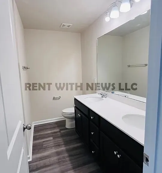851 McKenzie Park Ter — Photo 12