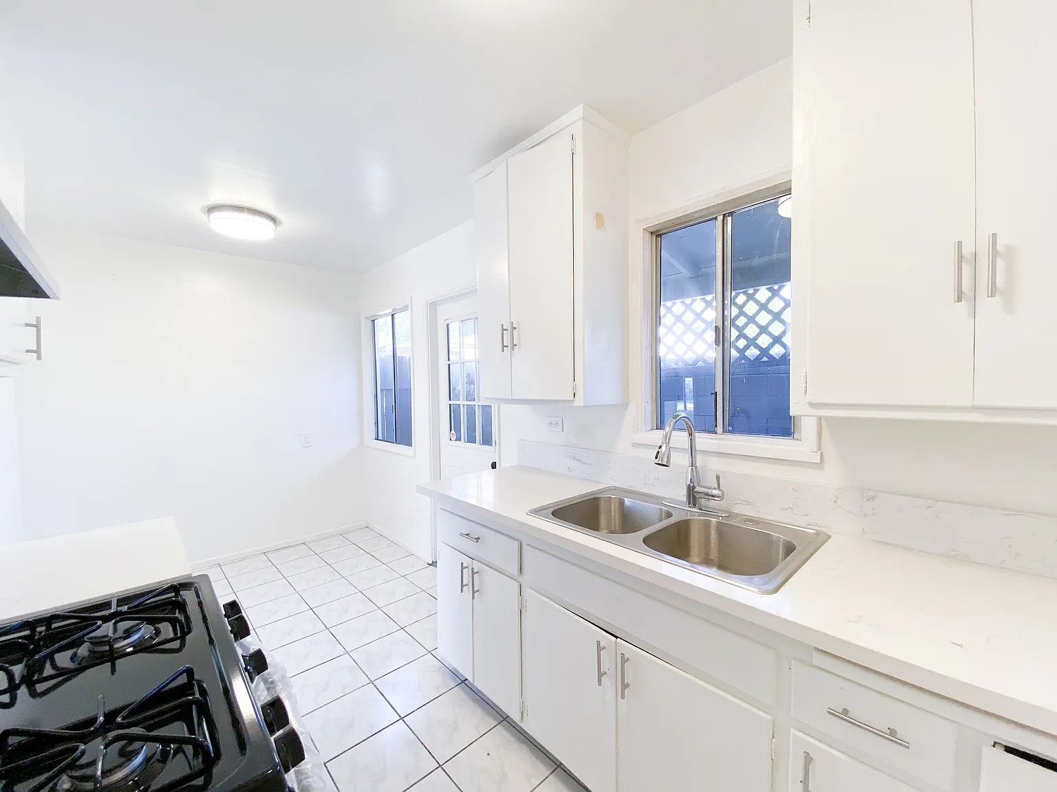 2 bed, 1000 sqft, $2,450 — Photo 2