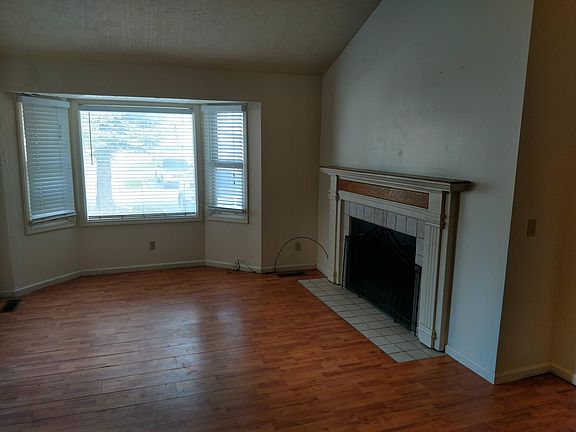 Living room photo #2