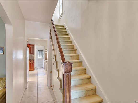 4th image of 816 Logan Ave