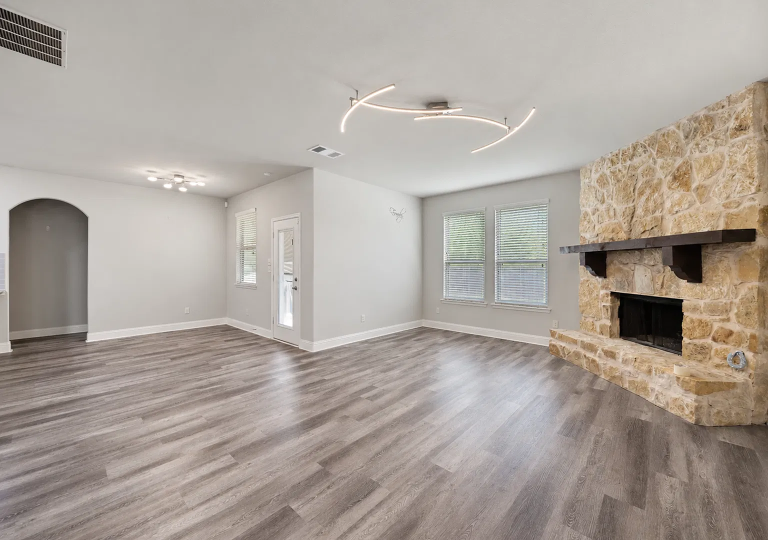 Beautiful 4-Bedroom Home for Rent in McKinney, TX! — Photo 2