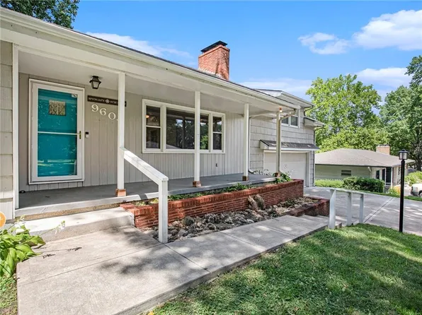 9604 E 65th St, Raytown, MO 64133