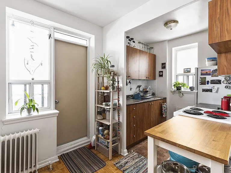 149 Saint George St — Photo 3
