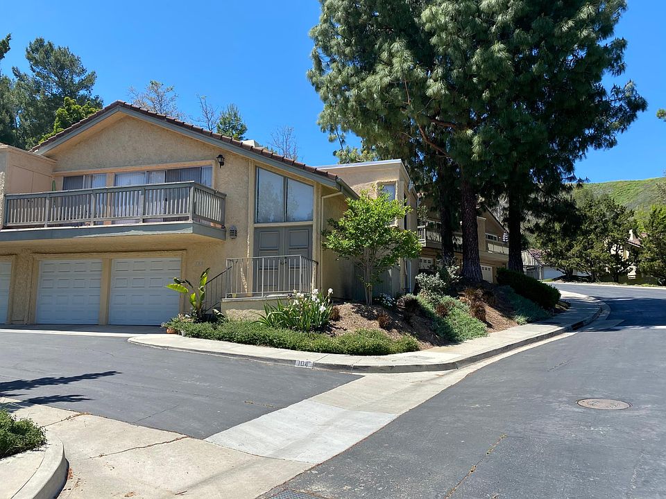 1st image of 104 Conifer Cir
