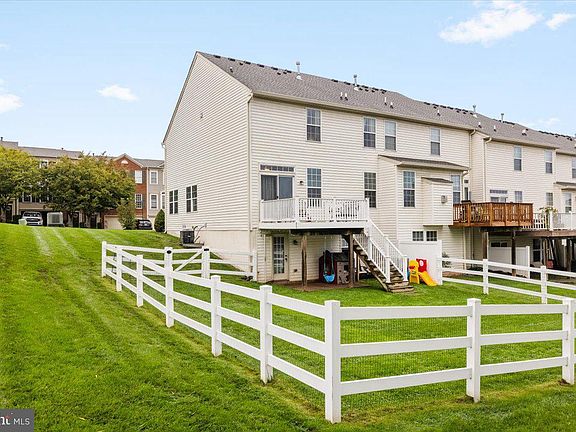 3rd image of 110 N Savanna Dr
