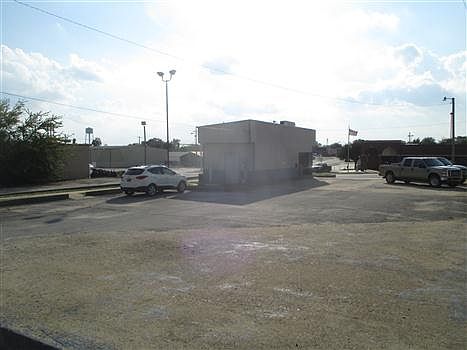 4th image of 222 N Milt Phillips Ave