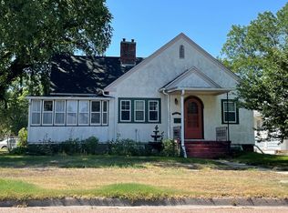 902 E 2nd St, Mccook, NE 69001