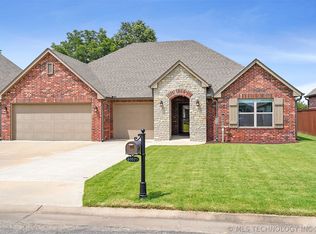 30571 E 65th St S, Broken Arrow, OK 74014