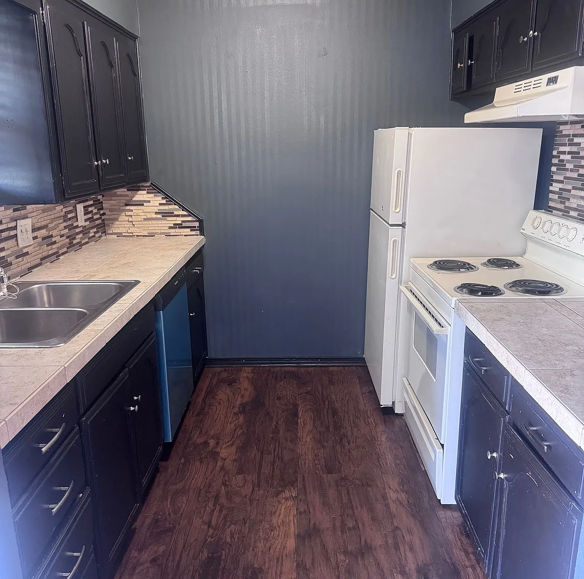 2 bed, 1.5 bath, 900 sqft, $875 — Photo 2