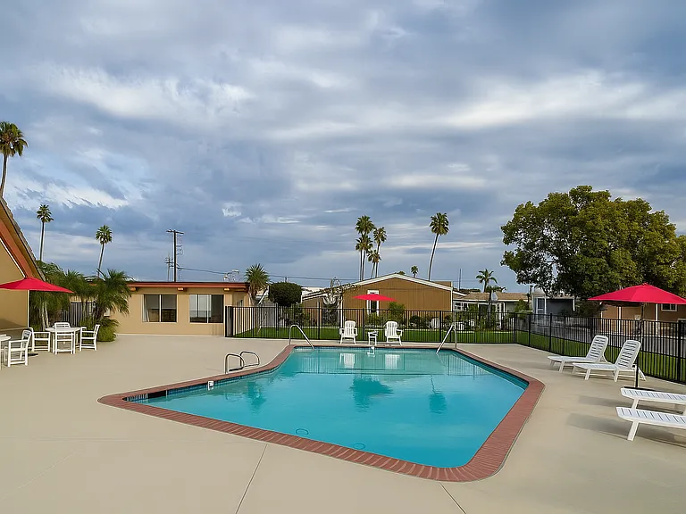 Royal Palms Mobilehome Community — Photo 5