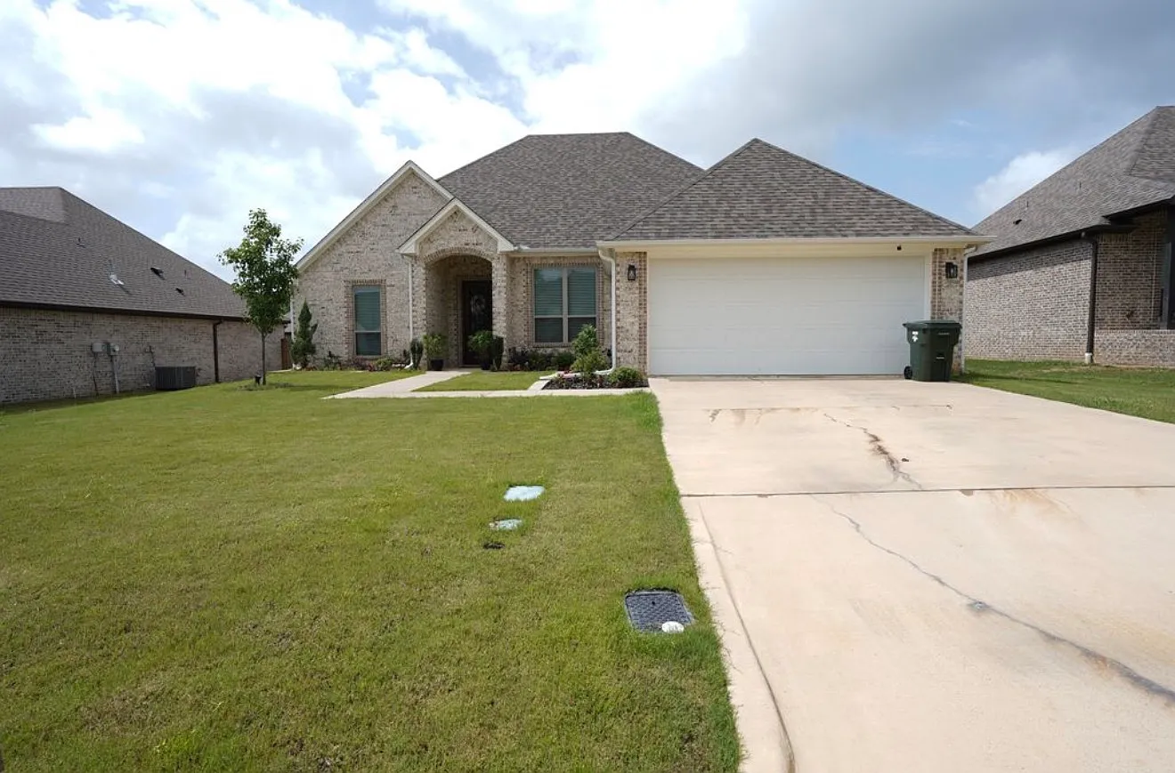 3 bed, 1852 sqft, $2,850 — Photo 1