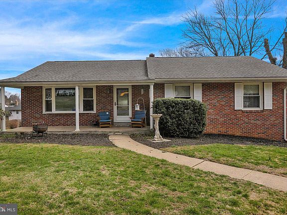 2nd image of 227 W Neversink Rd