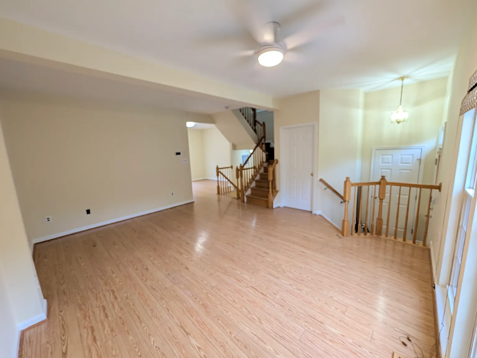 3 bed, 3.5 bath, 1814 sqft, $3,400 — Photo 2