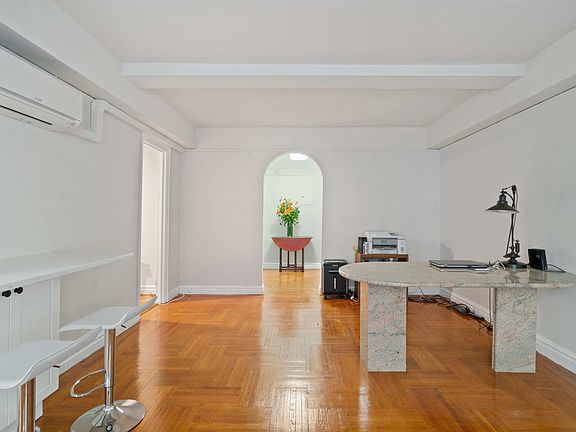 4th image of 17 W 67th St APT 1B