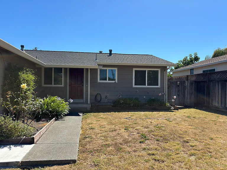 1132 Santa Barbara Way — Photo 3
