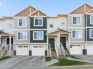 90 E Pantego Ln NW, Calgary, AB T3K 0T1