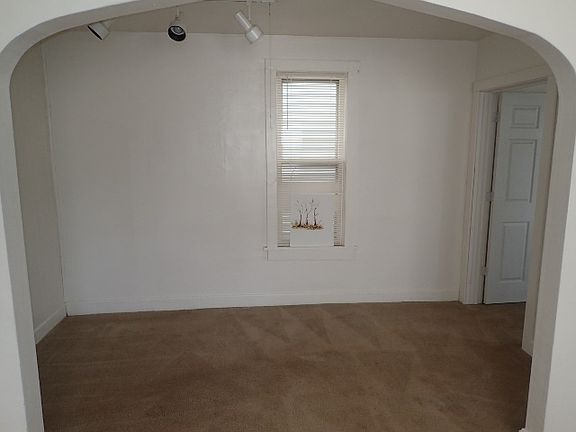 3rd image of 205 S Curry St