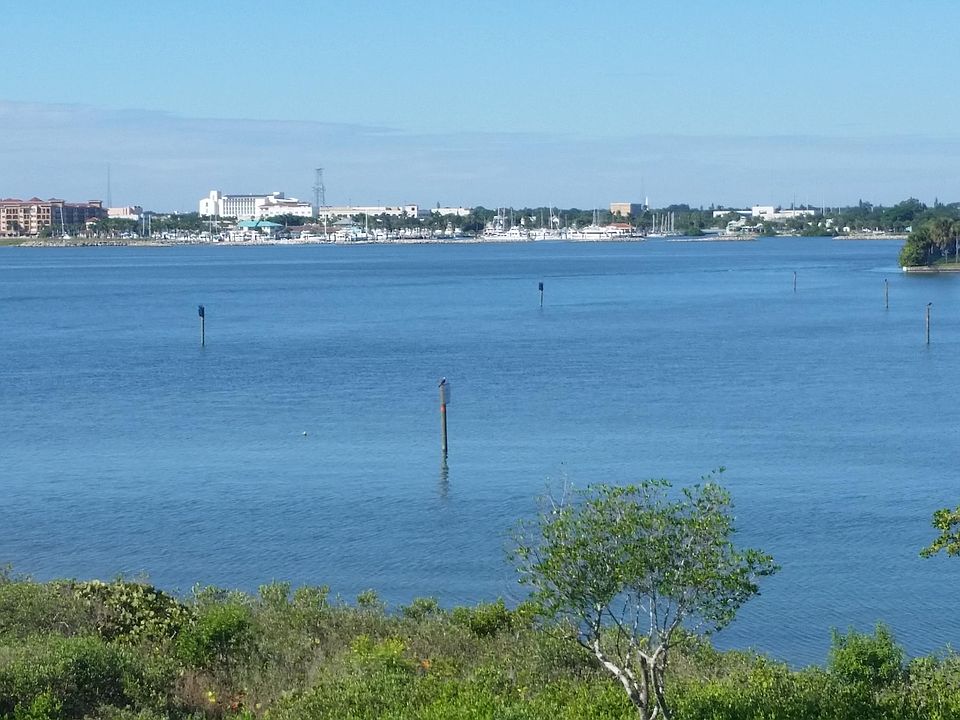 1st image of 32 Harbour Isle Drive W #305