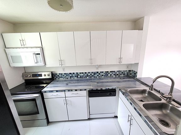 5th image of 19502 SW 103rd Ct #19502