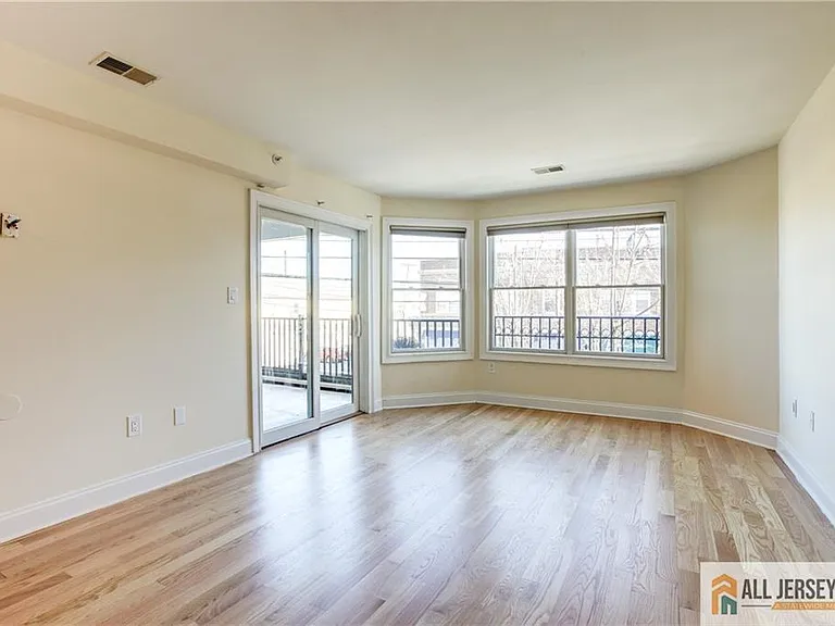 112 N Broadway St #B — Photo 6