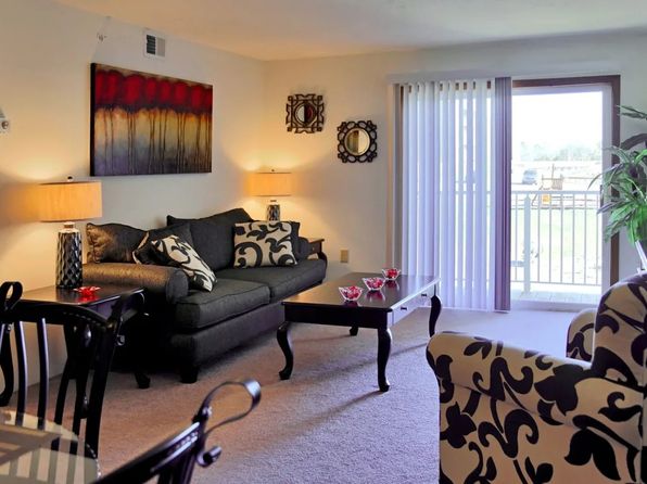 1072 E Chicago Blvd APT 13