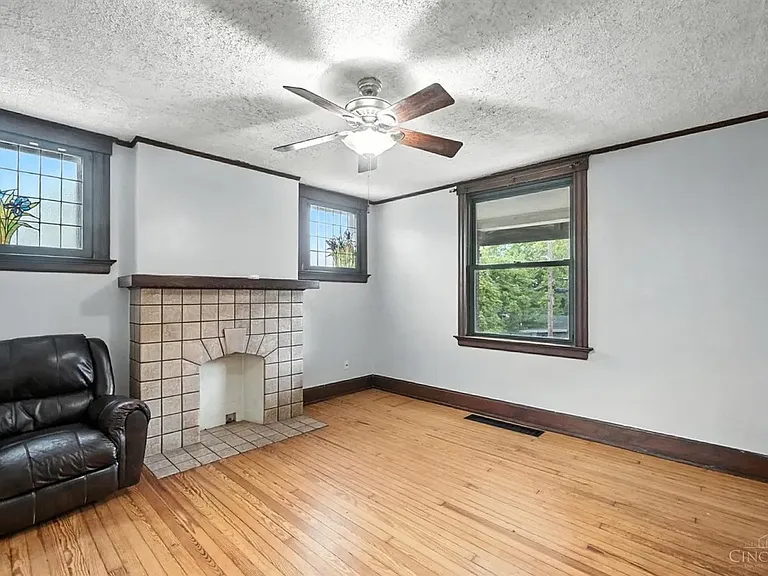 348 Volkert Ave — Photo 7
