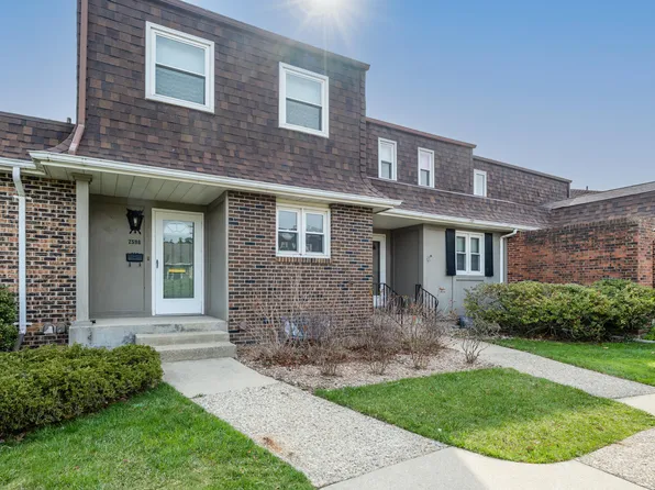 2596 Stratford Dr, Saint Joseph, MI 49085