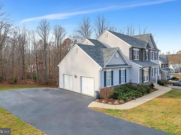 2nd image of 460 Bradbury Ln