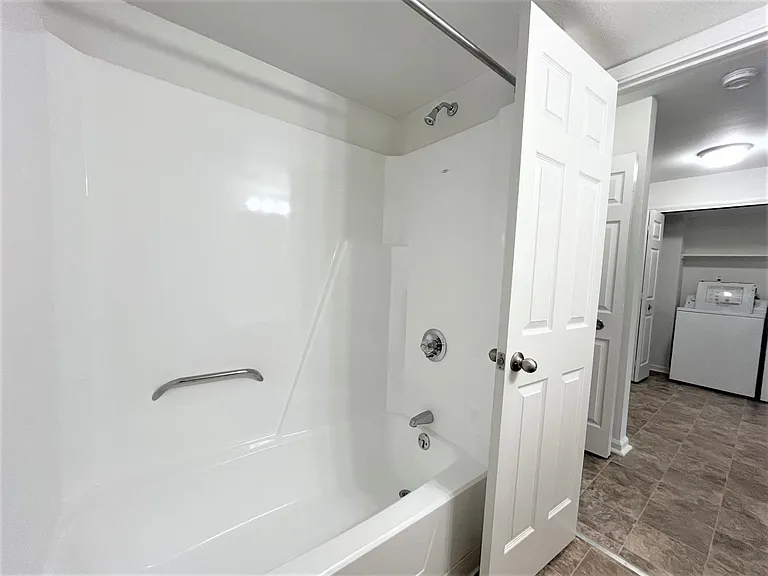 Thornridge Apartments — Photo 133