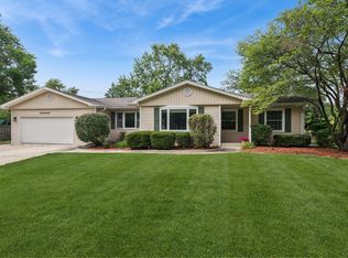 30W044 Bruce Ln, Naperville, IL 60563
