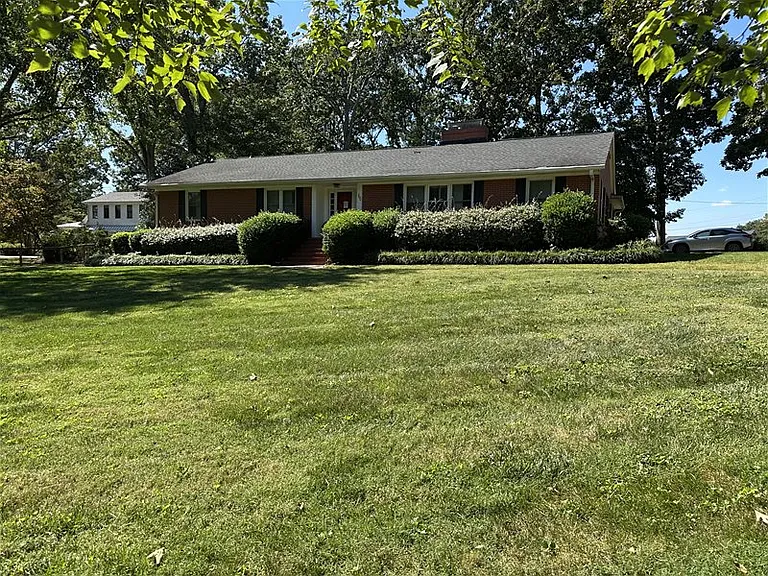 700 S Main St — Photo 2