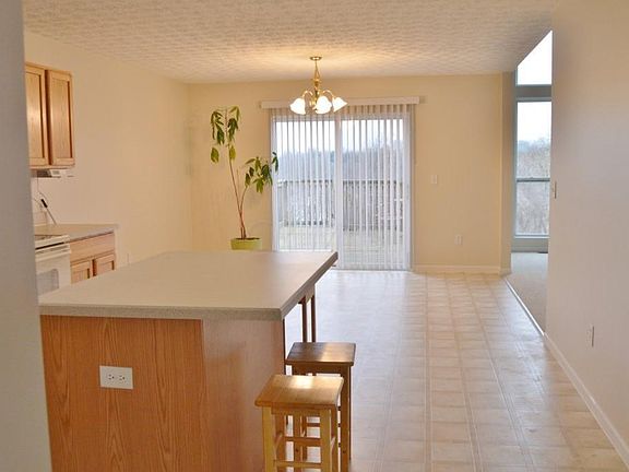 4th image of 2571 Pleasant Crest Ct