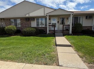 25106 Franklin Ter #6, South Lyon, MI 48178